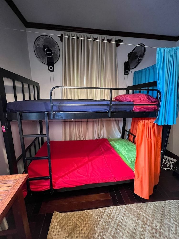 Comfort Shared Dormitory, Women only