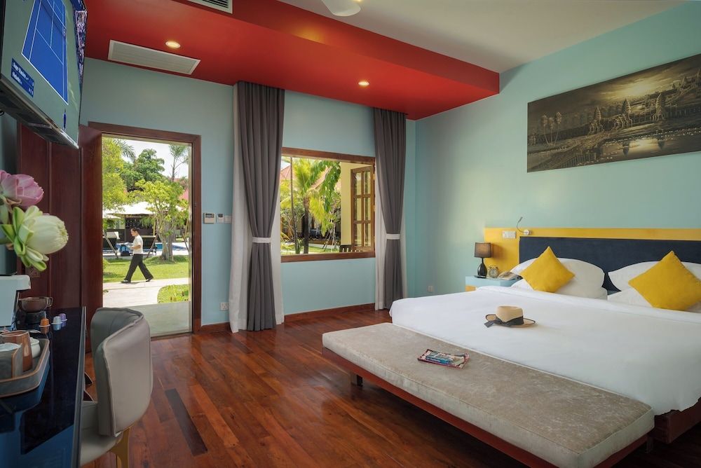 Sala Siem Reap Resort Junior Suite, 1 King Bed with Sofa bed, Bathtub, Pool View 2