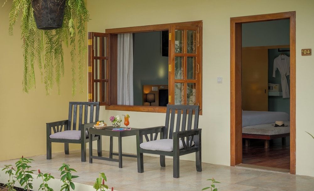 Sala Siem Reap Resort Junior Suite, 1 King Bed with Sofa bed, Bathtub, Pool View 4