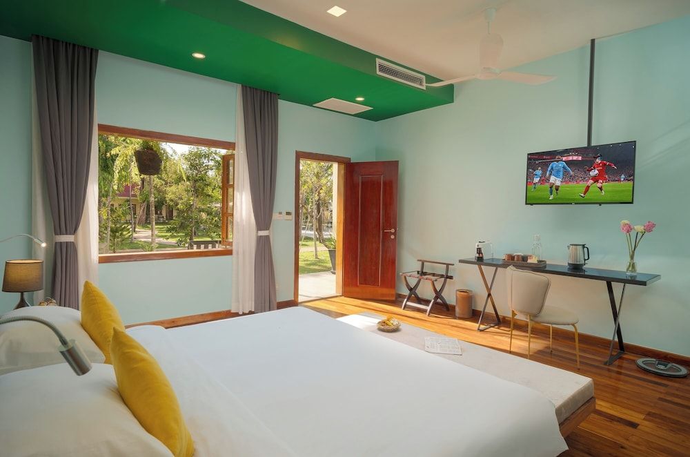 Sala Siem Reap Resort Junior Suite, 1 King Bed with Sofa bed, Bathtub, Pool View 14