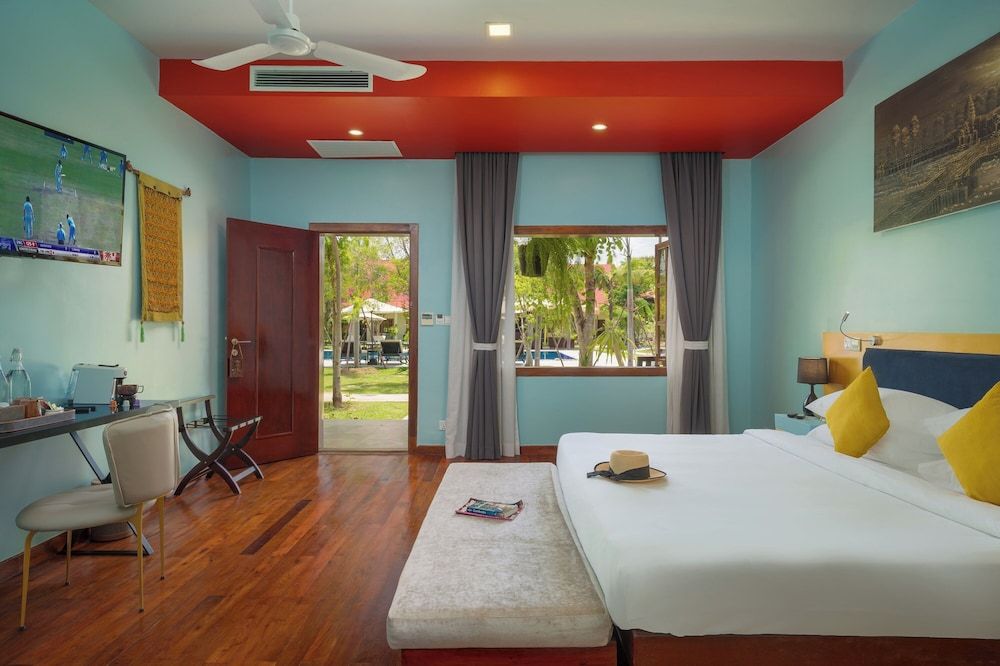 Sala Siem Reap Resort Junior Suite, 1 King Bed with Sofa bed, Bathtub, Pool View 3
