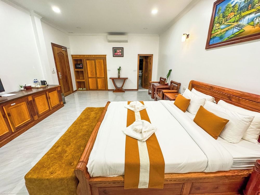 Piseth Private Villa Hotel Standard Single Room, Balcony, Pool View 6
