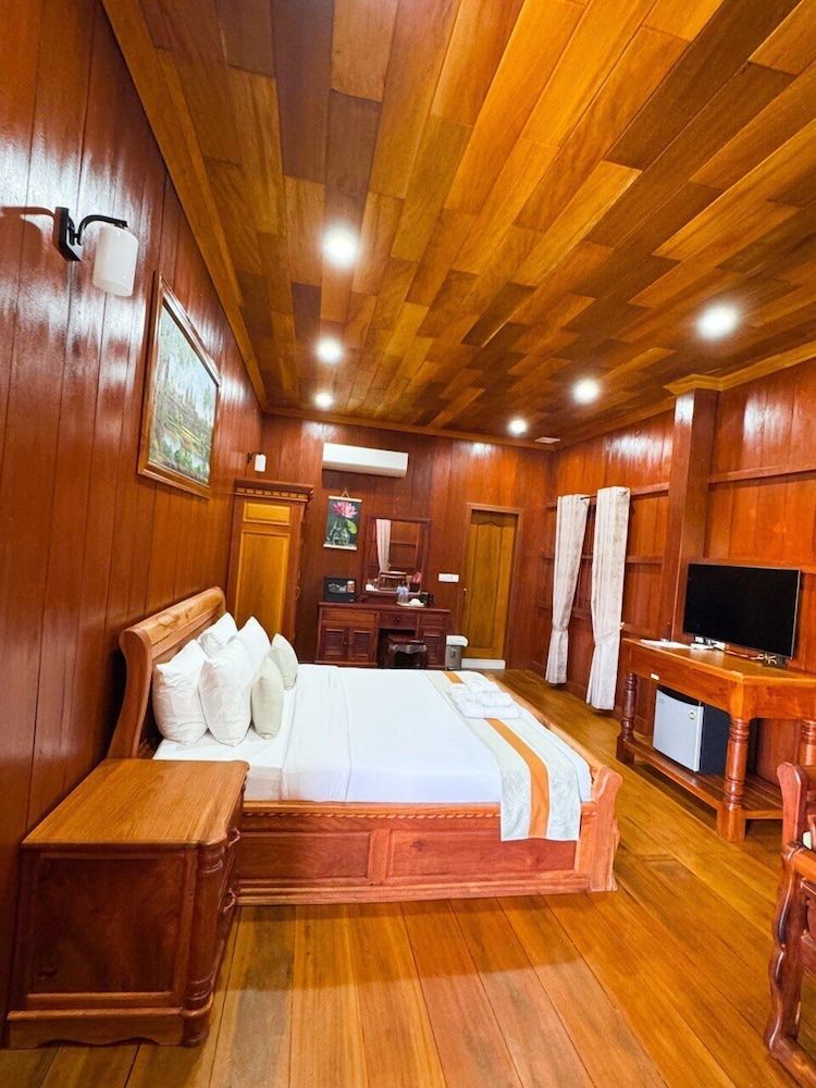 Piseth Private Villa Hotel Superior Single Room, Balcony, Pool View 6