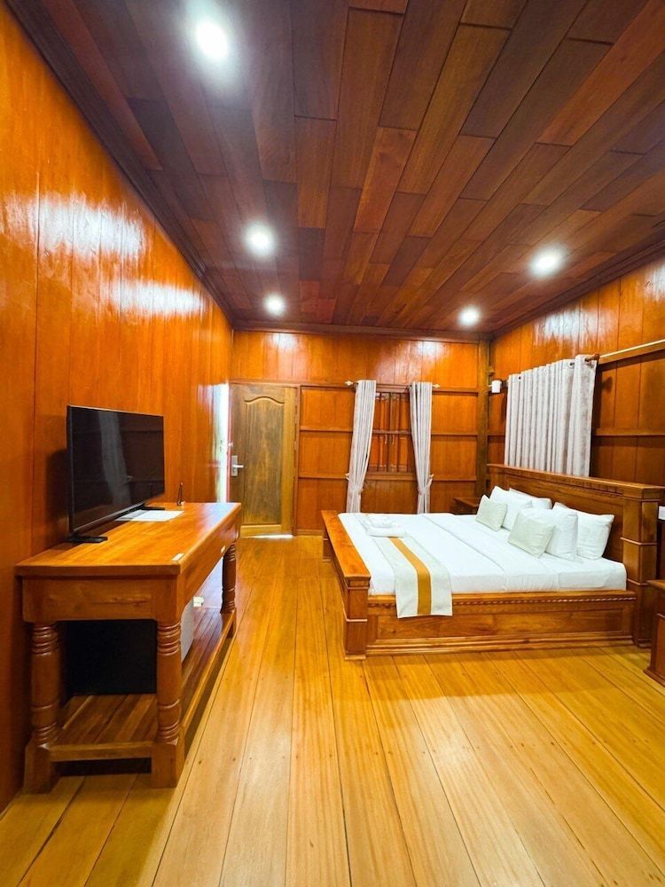 Piseth Private Villa Hotel Superior Single Room, Balcony, Pool View 3