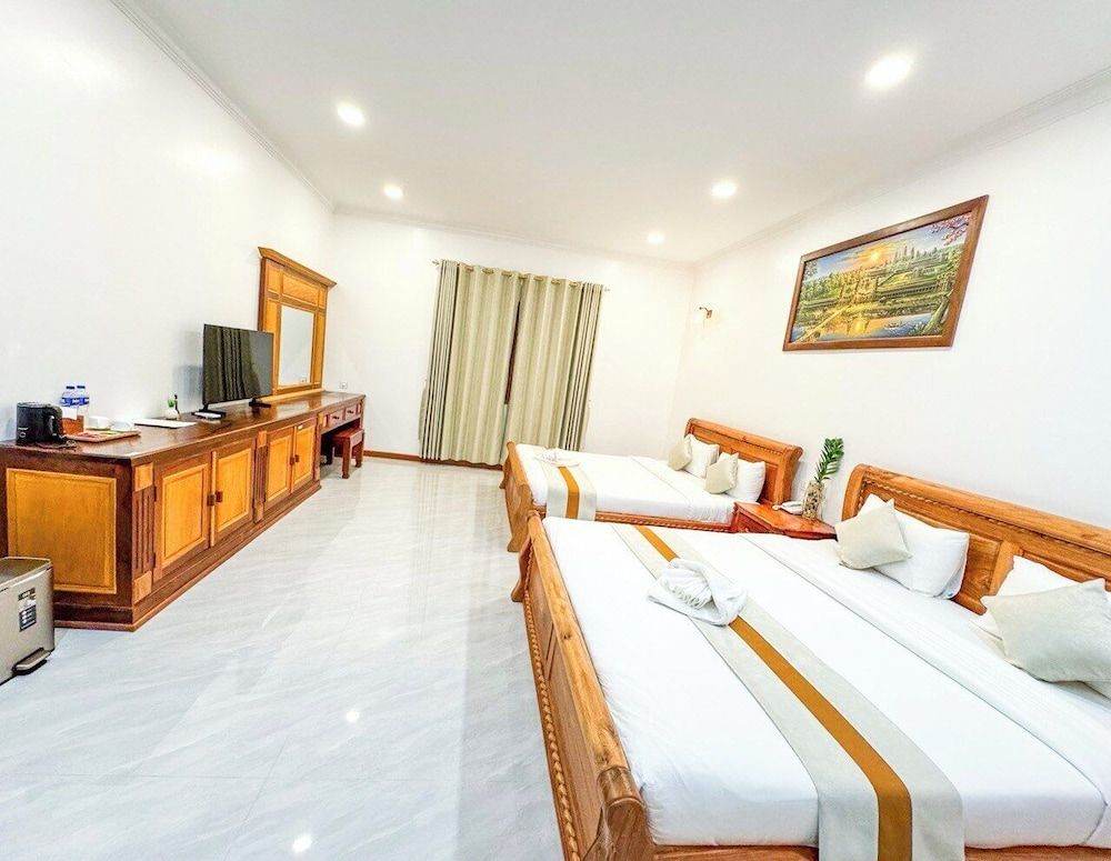 Piseth Private Villa Hotel Standard Twin Room, Balcony, Pool View 9