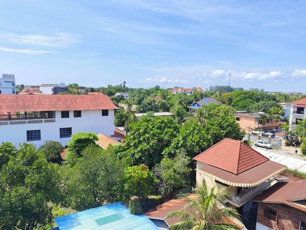 Damnak Riverside Villa Standard Twin Room, City View 6