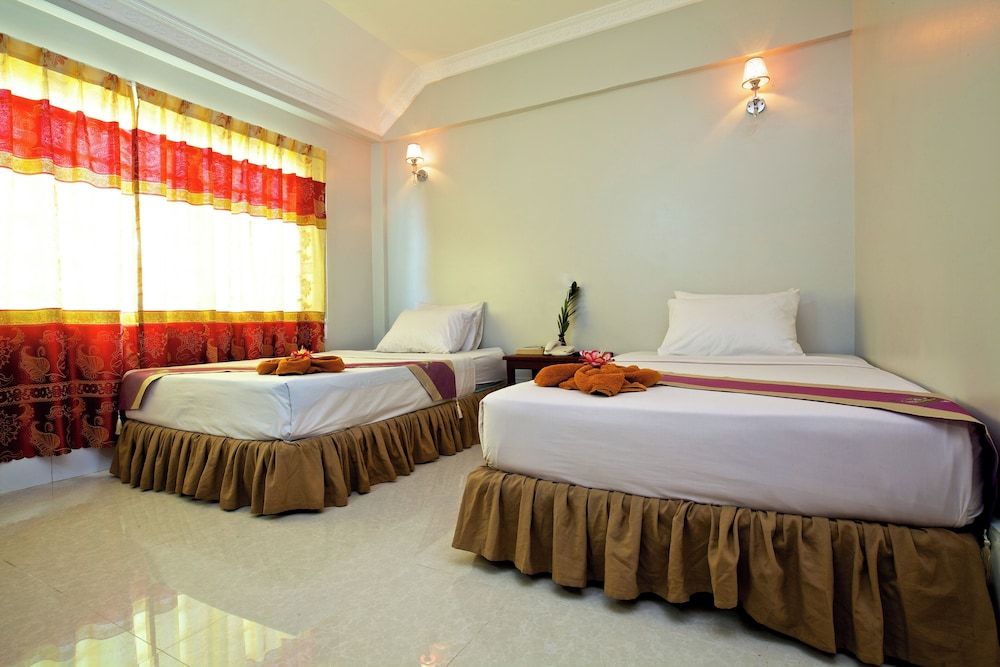 Damnak Riverside Villa Standard Twin Room, City View 2