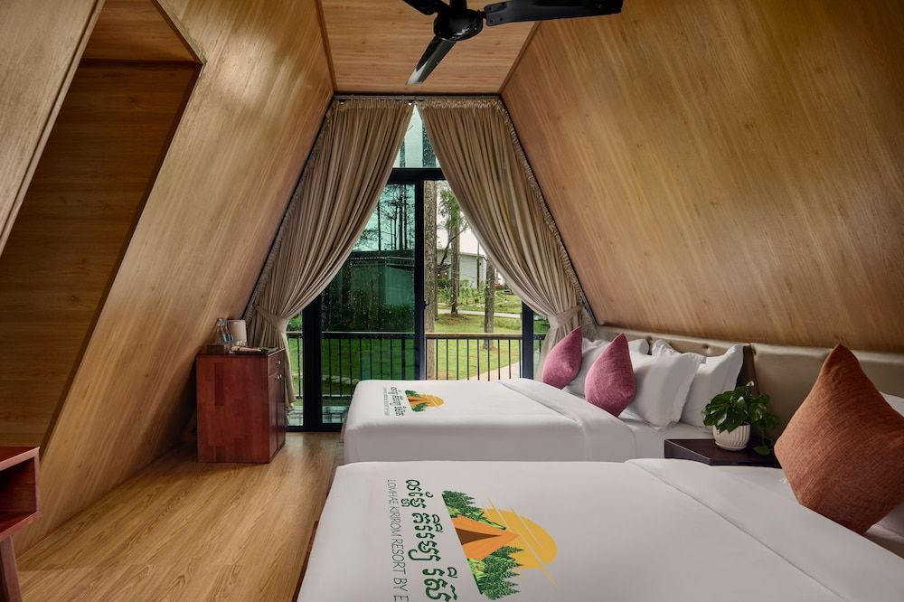 Deluxe Family Tree House Garden View