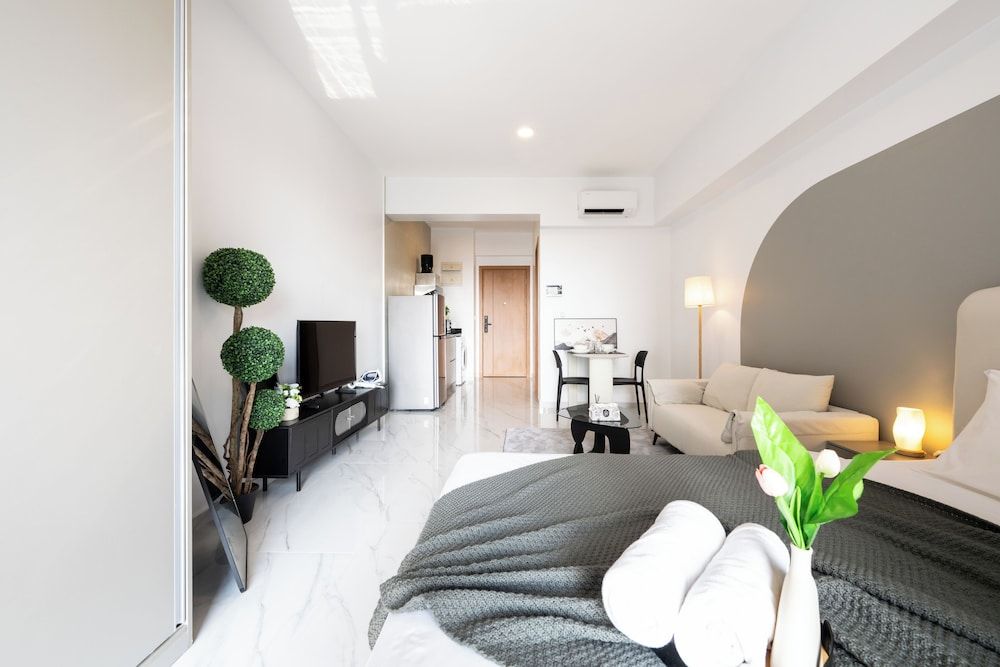 Royal Platinum Condo by Soben Homes Comfort Studio 12