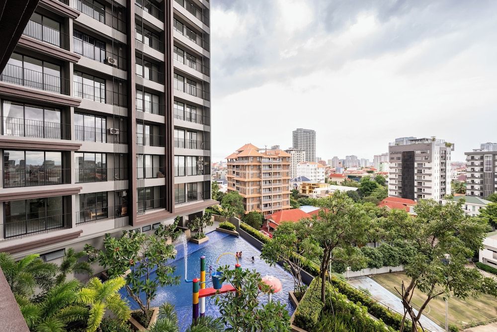 Royal Platinum Condo by Soben Homes Comfort Studio 39