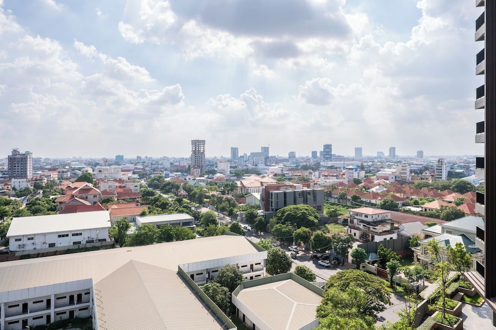 Royal Platinum Condo by Soben Homes Comfort Studio 42