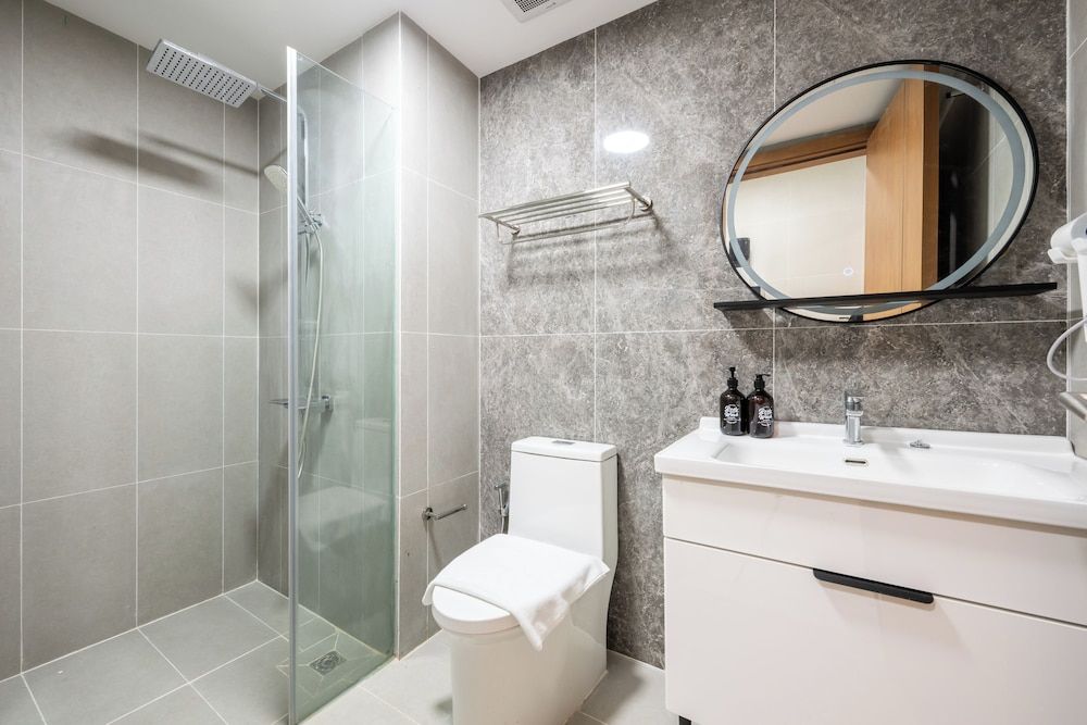 Royal Platinum Condo by Soben Homes Comfort Studio 44