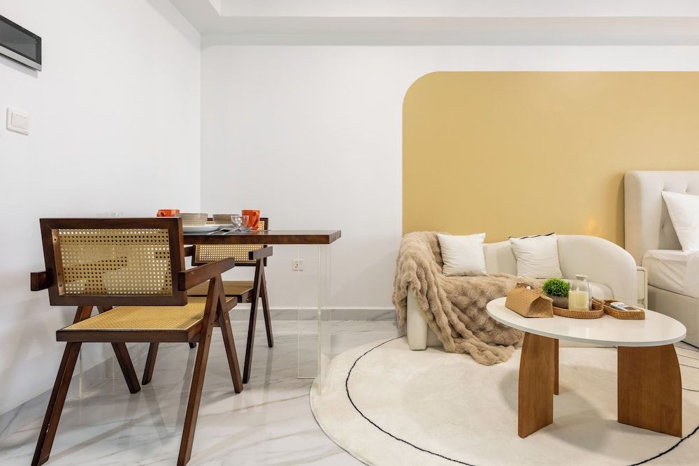 Royal Platinum Condo by Soben Homes Comfort Studio 17