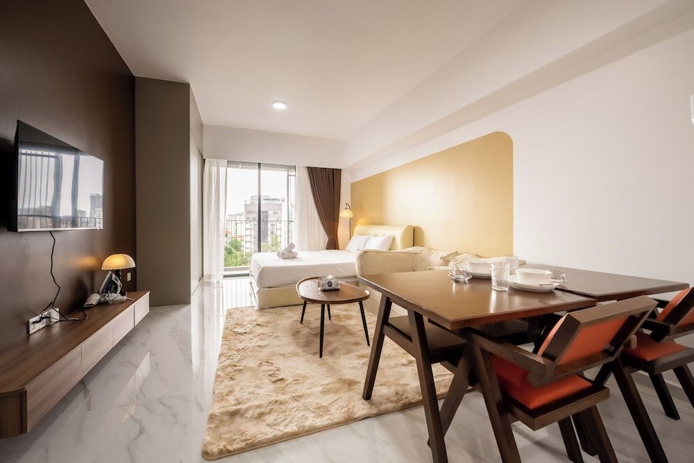 Royal Platinum Condo by Soben Homes Comfort Studio 19