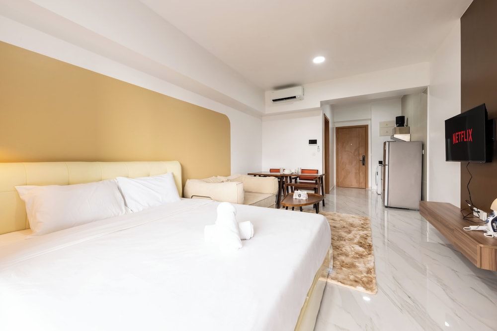 Royal Platinum Condo by Soben Homes Comfort Studio 6