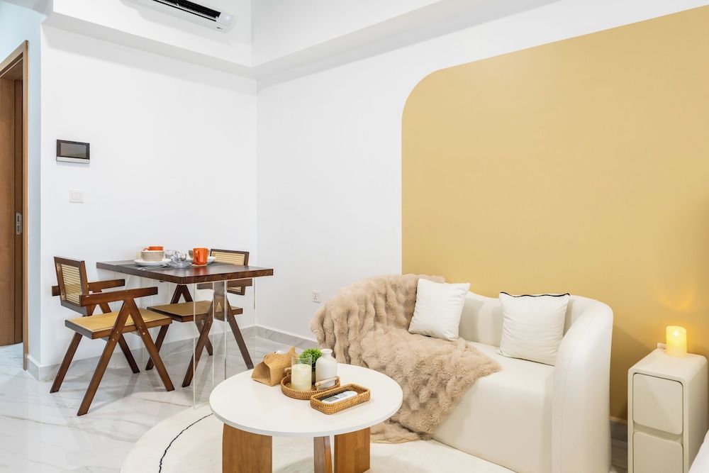 Royal Platinum Condo by Soben Homes Comfort Studio 30