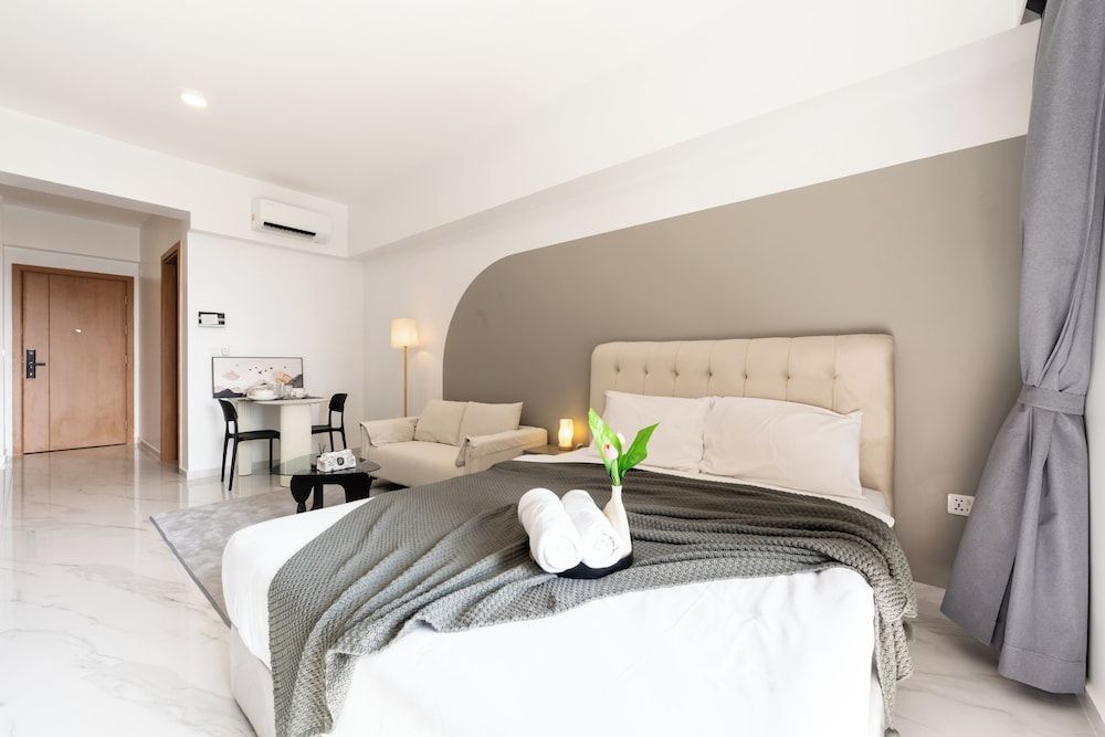 Royal Platinum Condo by Soben Homes Comfort Studio 13