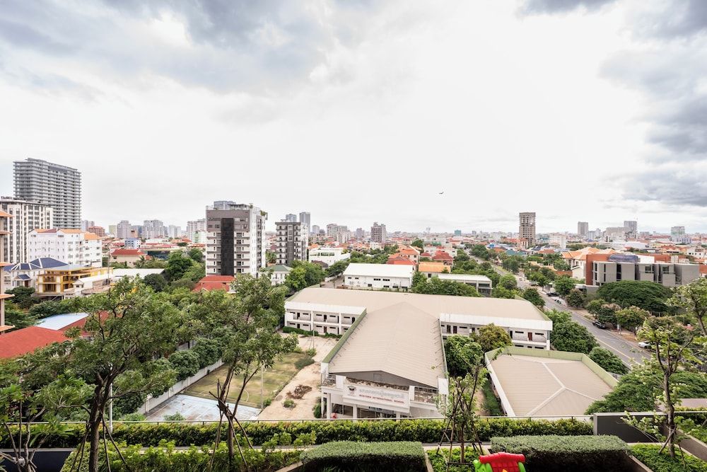 Royal Platinum Condo by Soben Homes Comfort Studio 40