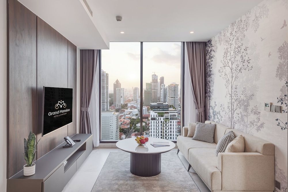 Grand Mansion One Bedroom Apartment 8