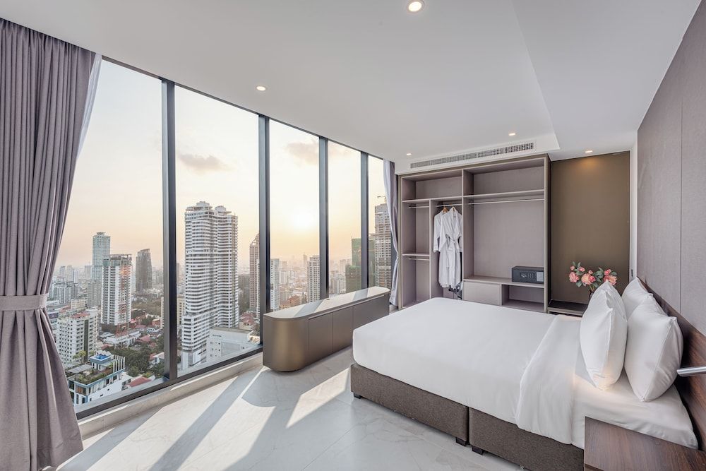 Grand Mansion One Bedroom Apartment 3