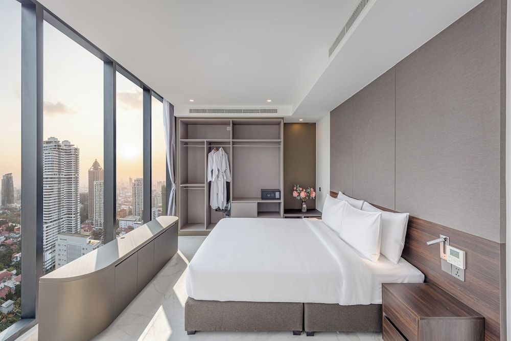 Grand Mansion One Bedroom Apartment 2