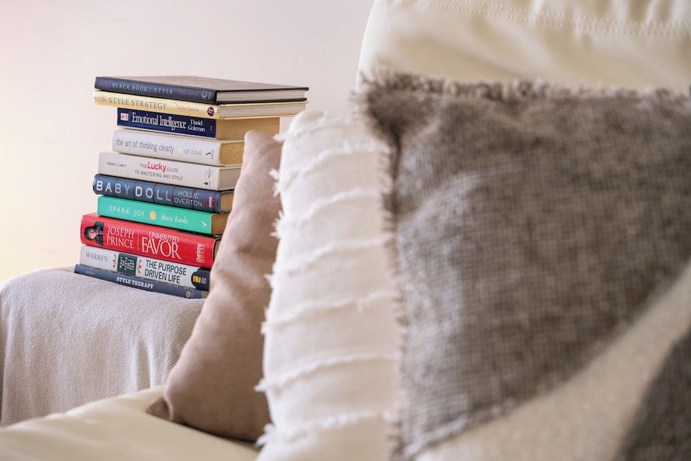 Skyline Serenity 1Bedroom-The Peak Comfort Apartment, Balcony, Lake View 8