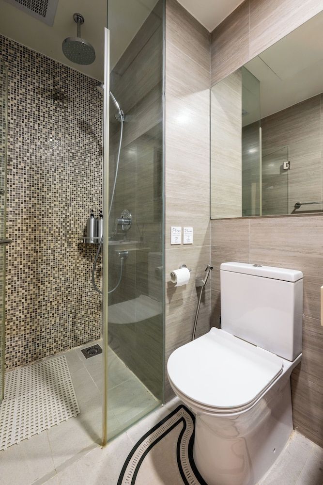 Skyline Serenity 1Bedroom-The Peak Comfort Apartment, Balcony, Lake View 32