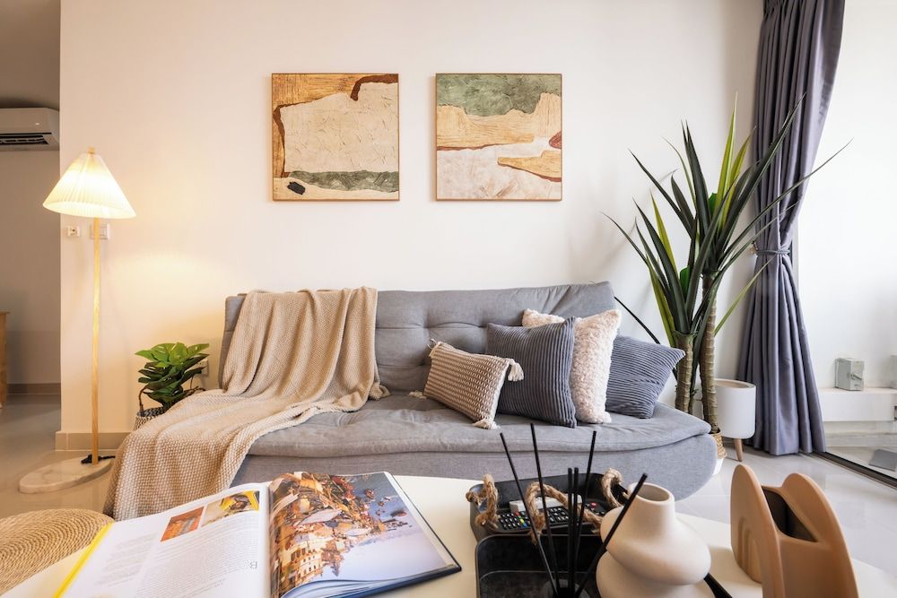 Skyline Serenity 1Bedroom-The Peak Comfort Apartment, Balcony, Lake View 25