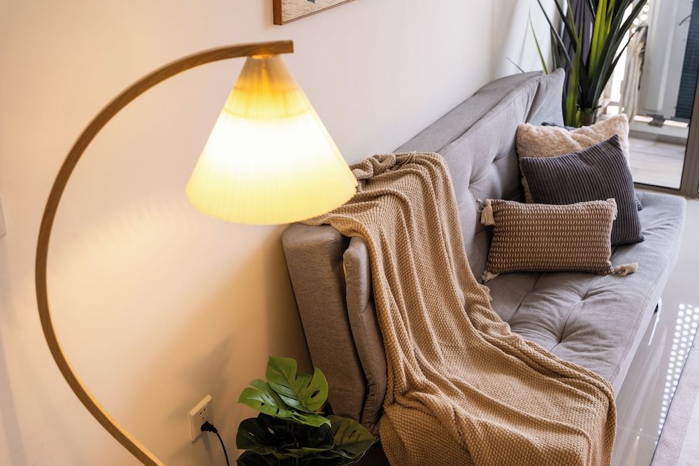 Skyline Serenity 1Bedroom-The Peak Comfort Apartment, Balcony, Lake View 7