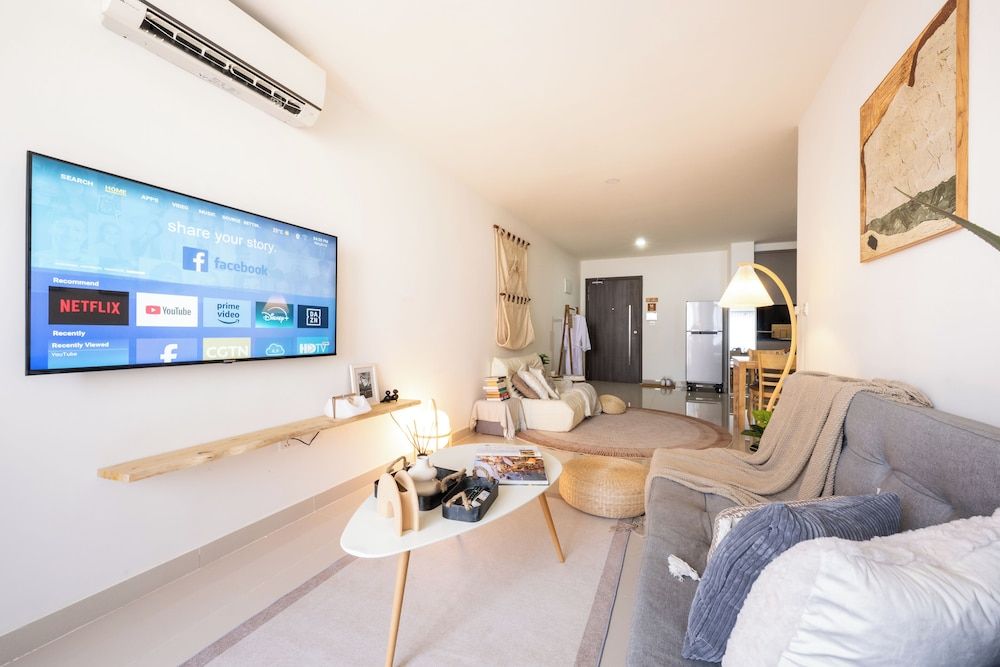 Skyline Serenity 1Bedroom-The Peak Comfort Apartment, Balcony, Lake View 22