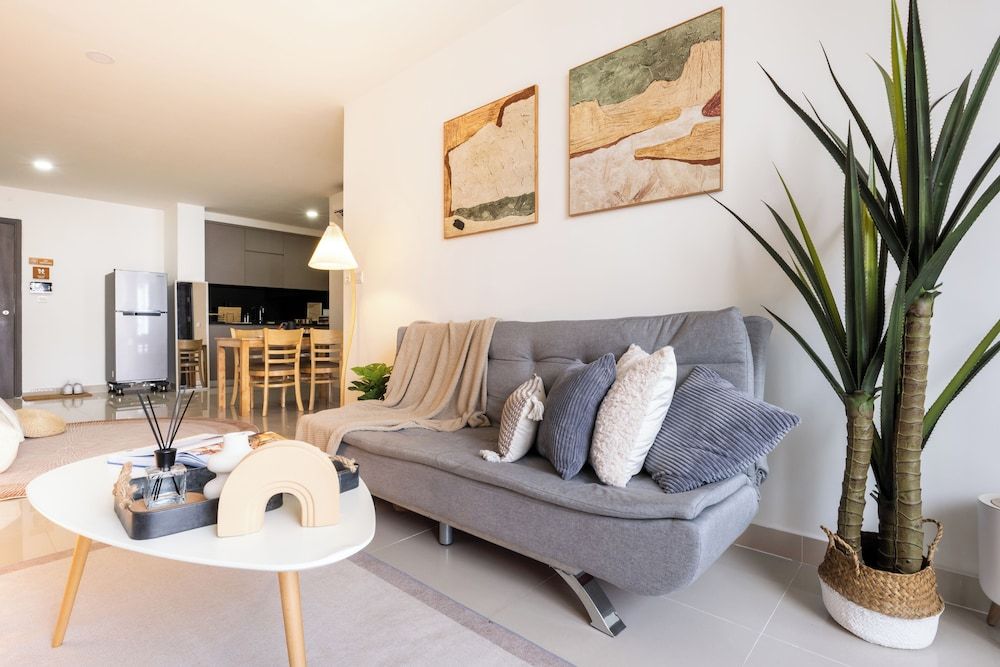 Skyline Serenity 1Bedroom-The Peak Comfort Apartment, Balcony, Lake View 26