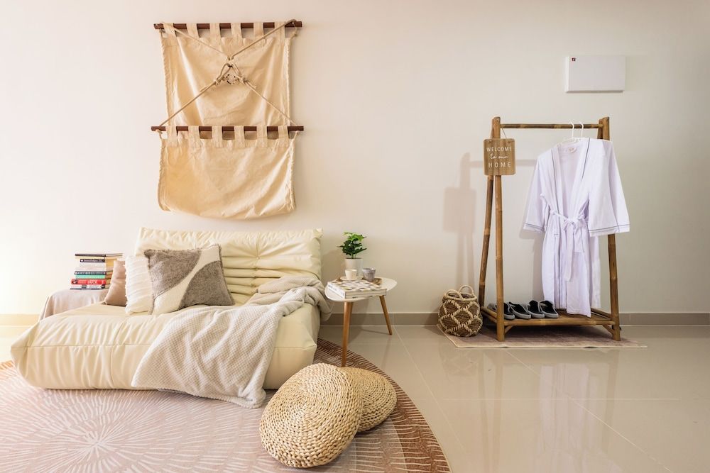 Skyline Serenity 1Bedroom-The Peak Comfort Apartment, Balcony, Lake View 27