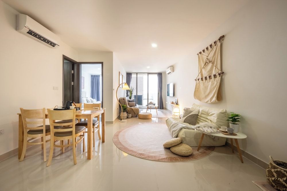 Skyline Serenity 1Bedroom-The Peak Comfort Apartment, Balcony, Lake View 2