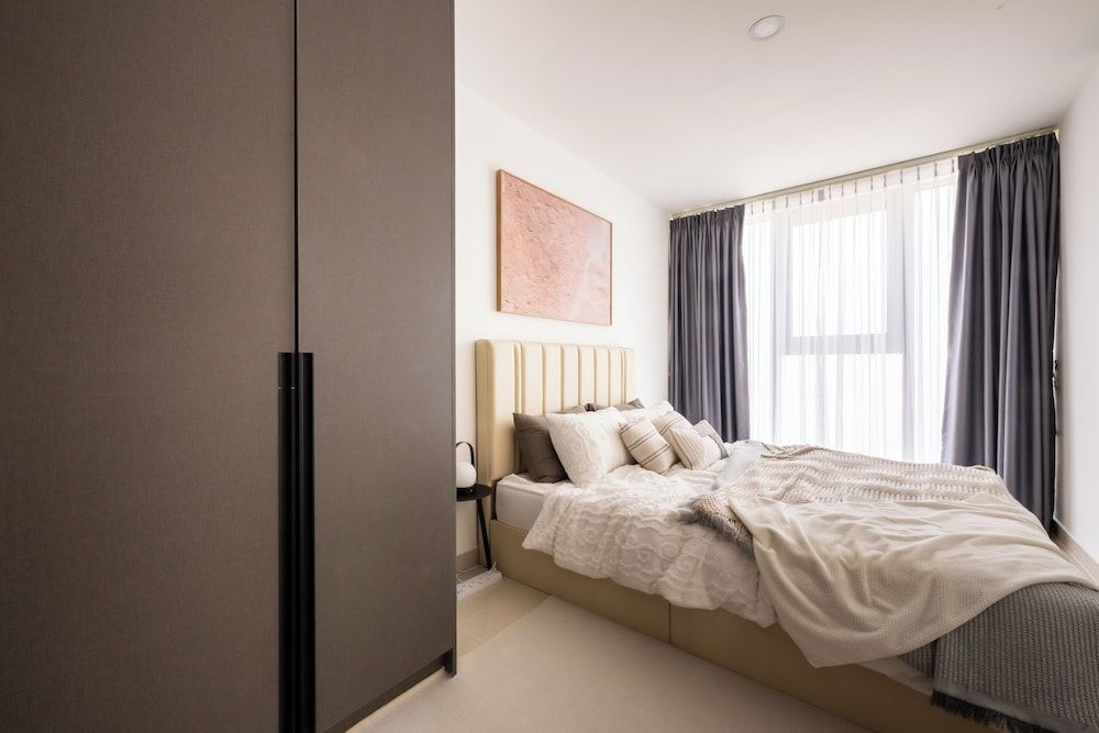 Skyline Serenity 1Bedroom-The Peak Comfort Apartment, Balcony, Lake View 14