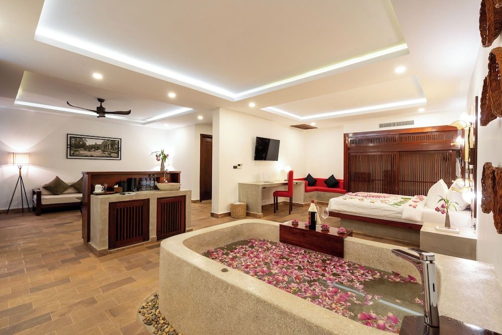 Executive Suite, Balcony, Pool View