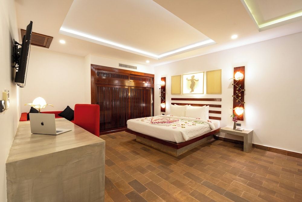 Executive Suite, Balcony, Pool View