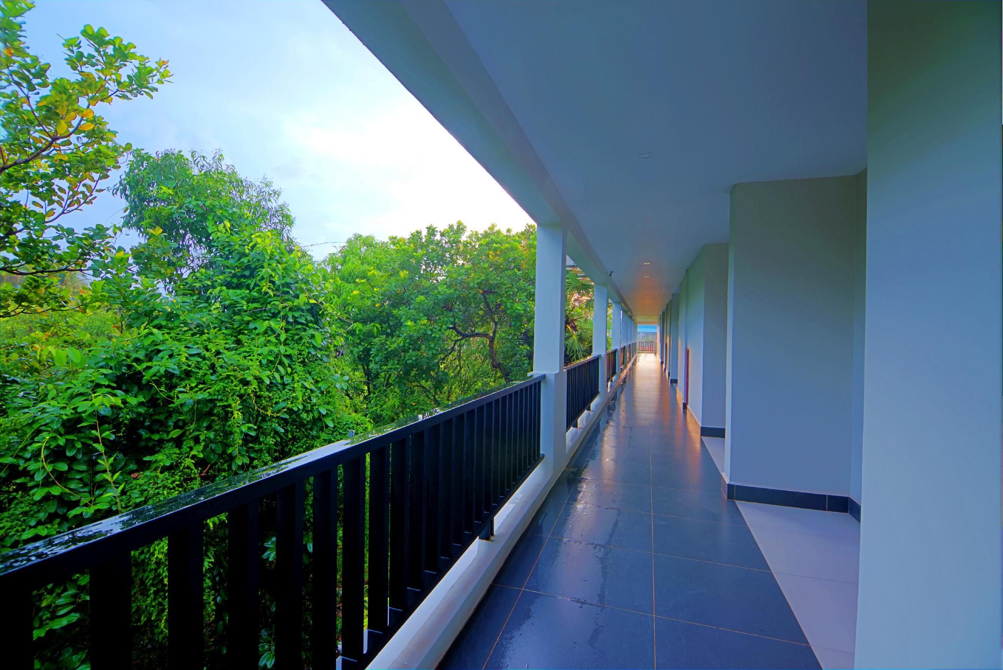 Deluxe Twin With Balcony