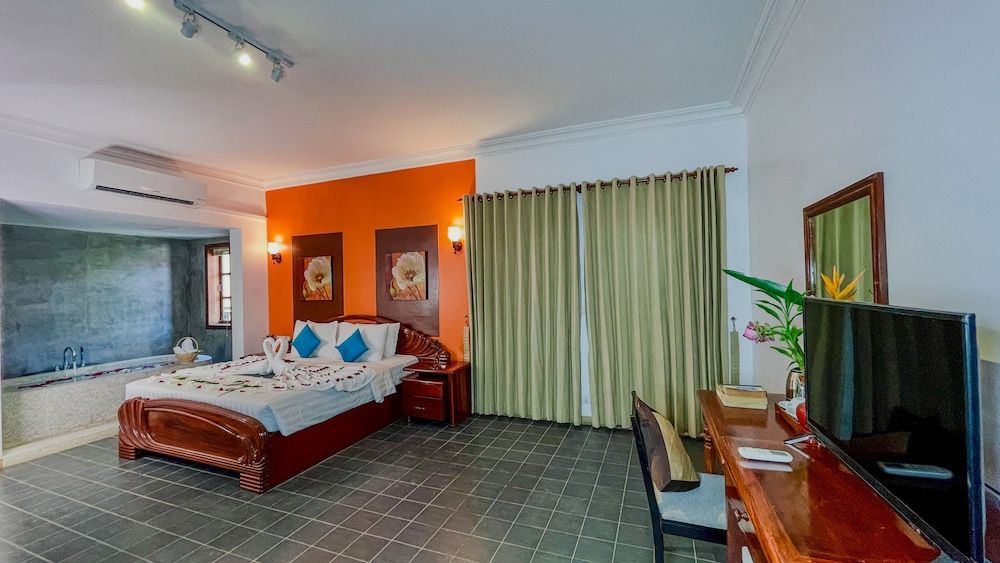 King Suite with Balcony Pool View