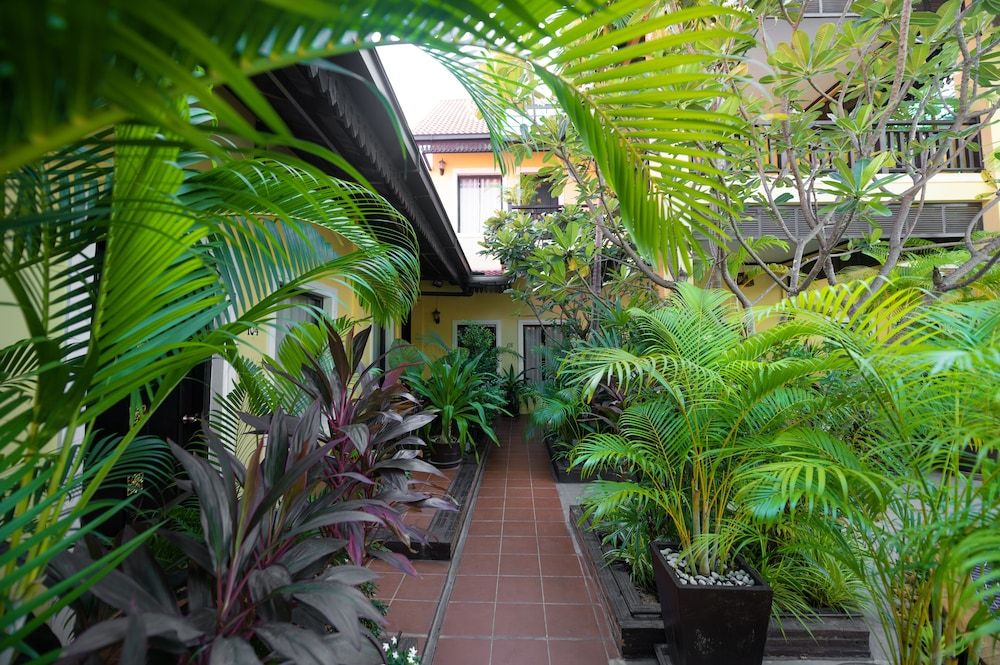 Sophavady D'Angkor Deluxe Double Room 4