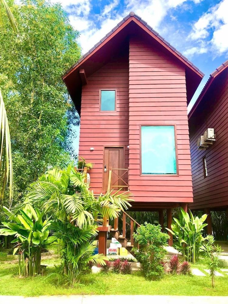 Lodge Moni Essara Kompot