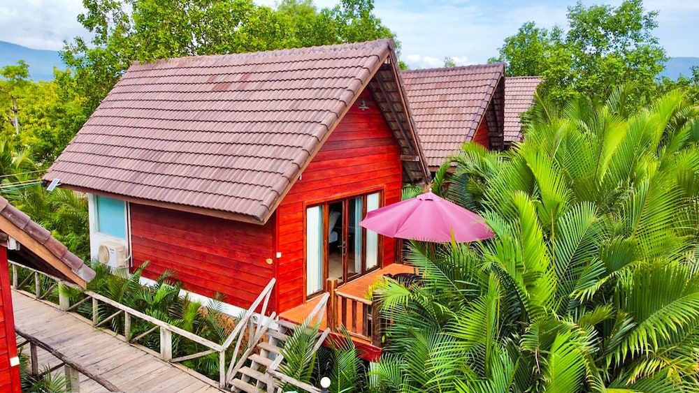 Lodge Moni Essara Kompot