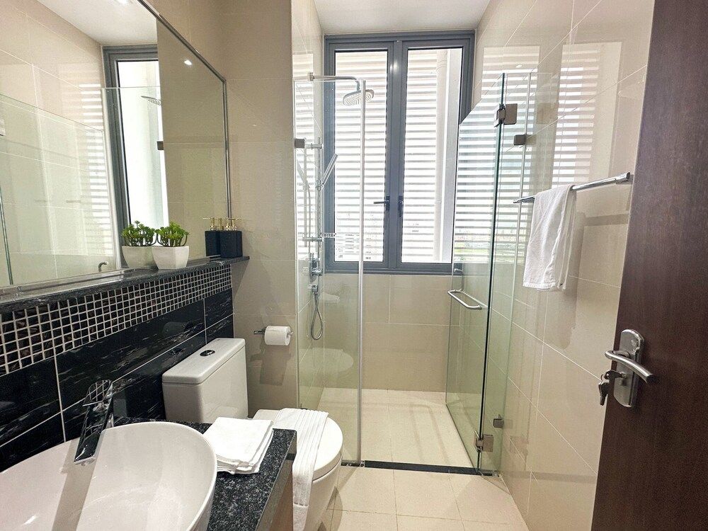 The Gateway by Caerus Management Deluxe Suite 16