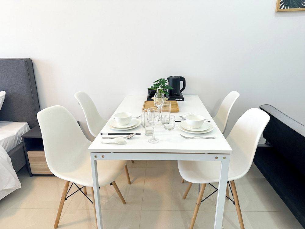 The Gateway by Caerus Management Deluxe Suite 9