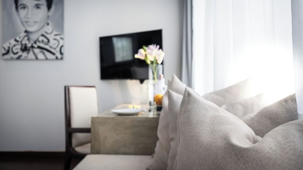 Shintana Saya La Maison Deluxe King Room - Free Laundry + Airport Pick-Up 10