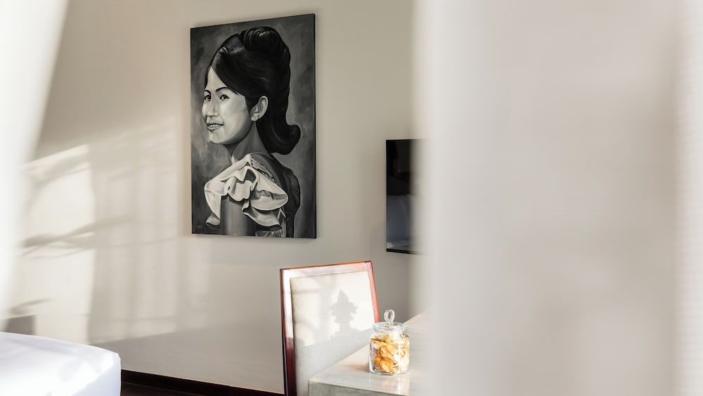 Shintana Saya La Maison Deluxe King Room - Free Laundry + Airport Pick-Up 5