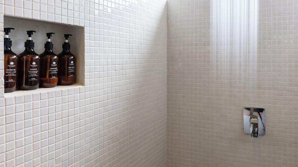 Shintana Saya La Maison Deluxe King Room - Free Laundry + Airport Pick-Up 13