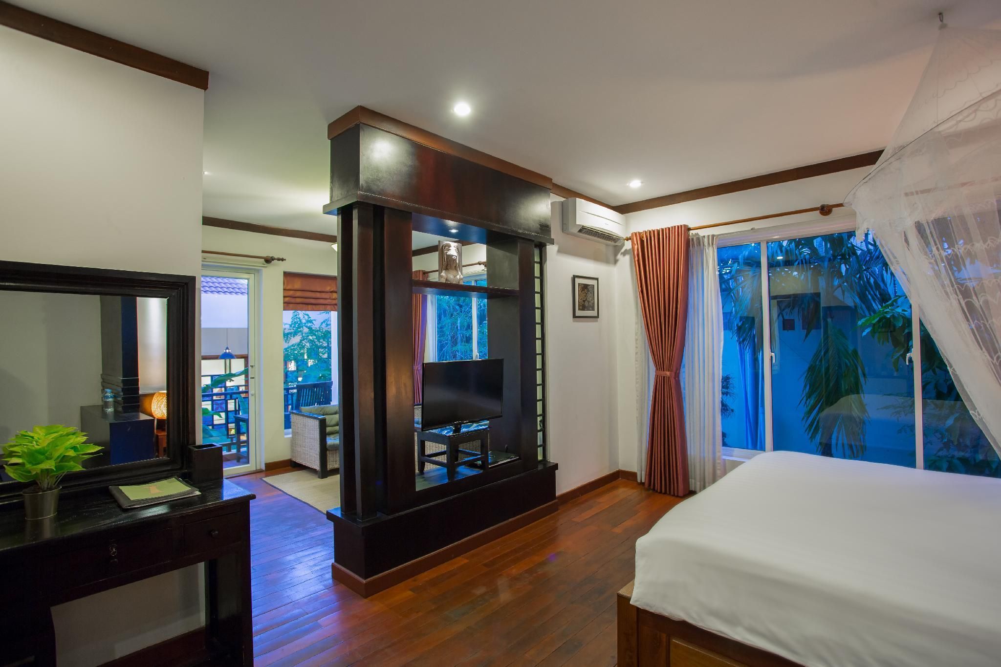 Junior Suite with Balcony