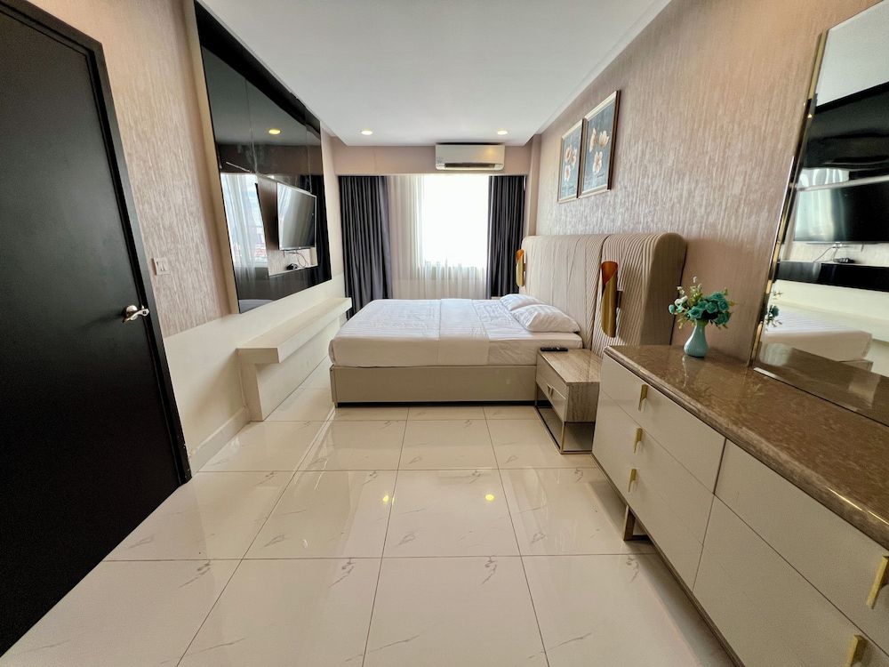 Premium Condo, 1 King Bed with Sofa bed, Kitchen, City View
