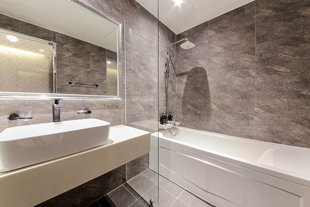 MAY Hotel Luxury Twin Room 4