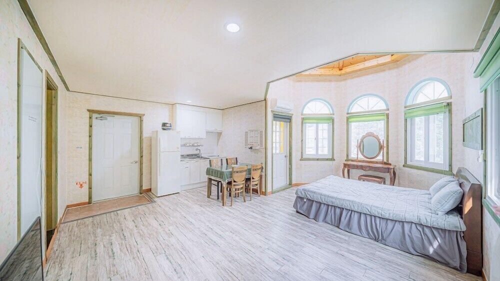 maple pension Room (amaryllis) 4